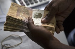 Angola-currency.jpg