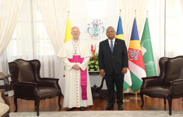 The new Apostolic Nuncio to the Republic of Seychelles accredited