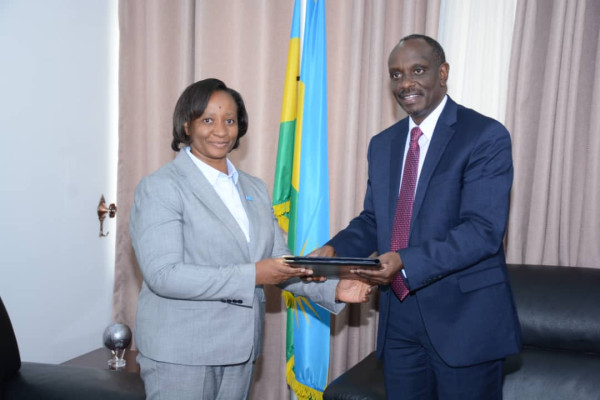 Rwanda: Dr Kasonde Mwinga, New WHO Representative in Rwanda presents credentials to the Minister of Foreign Affairs and International Cooperation