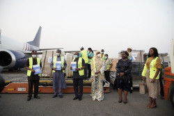 RC, Ministers display the handover document.jpg
