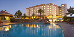 Safari Court Hotel Pool.jpg