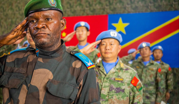 <div>Sud-Kivu : don d’équipements du contingent chinois de la Mission de l'Organisation des Nations Unies pour la stabilisation en République démocratique du Congo (MONUSCO) au gouvernement pour continuer les travaux d'intérêt public</div>