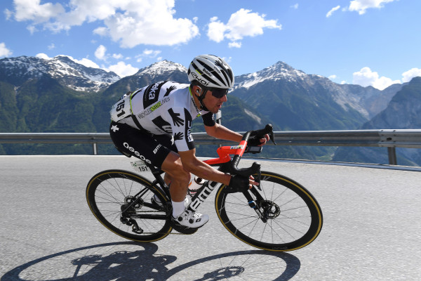 Domencio Pozzovivo bounces back with strong showing on Suisse stage 5