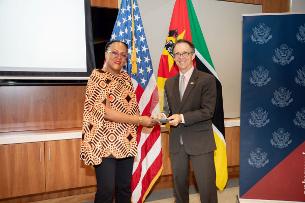 Júlia Wachave: The Light of Hope in Cabo Delgado – Recognized with the 2024 Woman of Courage Award from the United States (U.S.) Embassy in Mozambique