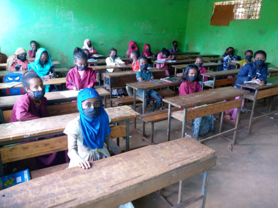 WHO works with the health and education sectors to ensure COVID-19 prevention measures are in place as schools reopen in Ethiopia