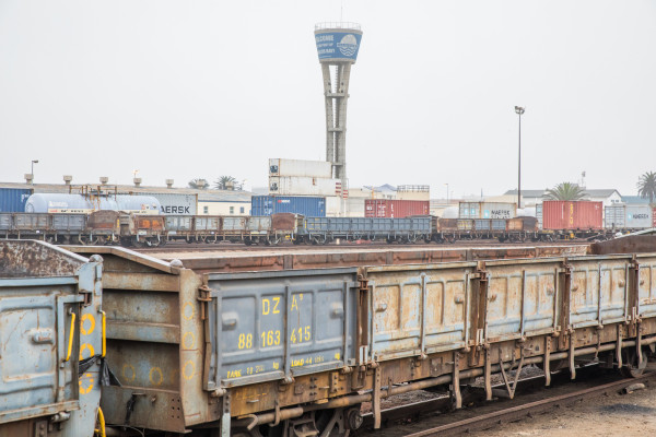 Namibie : la Banque africaine de développement accorde un prêt de 196 millions de dollars pour moderniser les infrastructures de transport ferroviaire