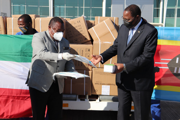 Coronavirus - Eswatini: Prime Minister Ambrose Mandvulo Dlamini recieves medical supplies from President of the Republic of Equatorial Guinea