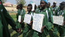 national_unity_day-girls_with_peace_messages.jpg