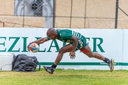 Zimbabwe Speedstar Kudakwahe Chiwanza places a try for the Cheetahs against the Dragons..jpg