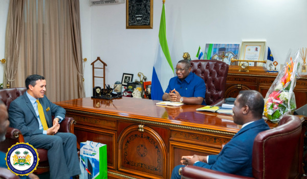 <div>Sierra Leone's President Julius Maada Bio Receives 'Flag of Peace' from Commonwealth, Commends Longstanding Partnership in Several Areas of Governance</div>