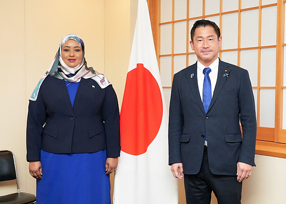 Courtesy Call on Parliamentary Vice-Minister for Foreign Affairs ONISHI by His Excellency Dr. HODAN Osman Abdi, Ambassador of the Federal Republic of Somalia to Japan