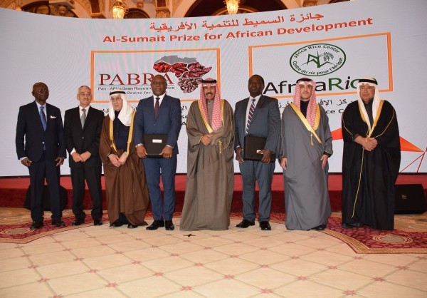 Les lauréats du prix Al-Sumait pour le développement de l'Afrique dans le domaine de la sécurité alimentaire ont reçu leur prix lors d'une cérémonie spéciale qui s'est tenue à Koweït