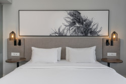 Radisson-Hotel-Cape-Town-Foreshore-Room-bed.jpg