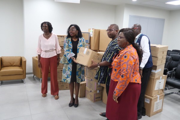 Coronavirus - Ghana: WHO donates Personal Protective Equipment (PPEs) to the Ministry of Health