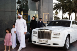 Medium_resolution_150dpi-Burj Al Arab Jumeirah - Arabic Family - Rolls Royce arrival.jpg